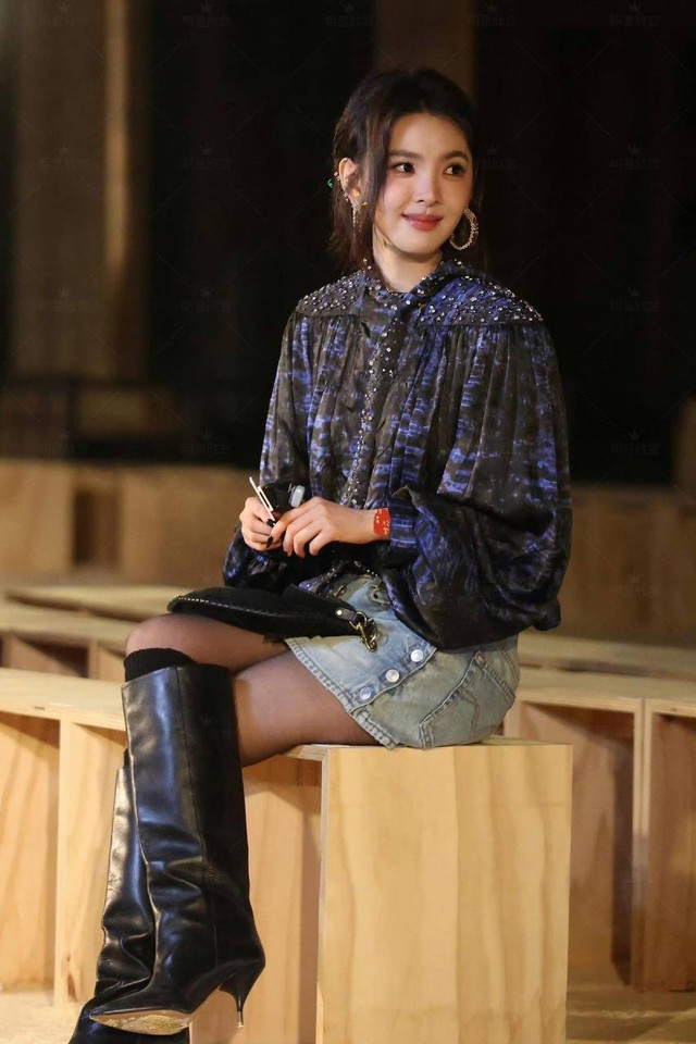 Chương Nhược Nam mặc sến đi fashion week, bù lại được 1 điểm- Ảnh 2.