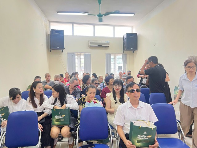 Những c&acirc;u chuyện đời thường đong đầy cảm x&uacute;c của phụ nữ khiếm thị - Ảnh 1.