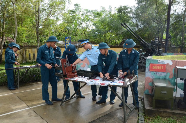 Trung đo&agrave;n ph&aacute;o ph&ograve;ng kh&ocirc;ng 224 với nhiều hoạt động thiết thực ch&agrave;o mừng ng&agrave;y truyền thống Qu&acirc;n chủng Ph&ograve;ng kh&ocirc;ng &ndash; Kh&ocirc;ng qu&acirc;n - Ảnh 4.