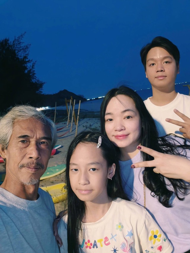"NSƯT khắc khổ nhất màn ảnh" sống bên vợ kém 25 tuổi ở đường Thụy Khuê, lương 7,5 triệu/tháng- Ảnh 6.