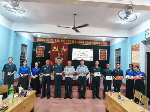 Trung đo&agrave;n ph&aacute;o ph&ograve;ng kh&ocirc;ng 224 với nhiều hoạt động thiết thực ch&agrave;o mừng ng&agrave;y truyền thống Qu&acirc;n chủng Ph&ograve;ng kh&ocirc;ng &ndash; Kh&ocirc;ng qu&acirc;n - Ảnh 8.