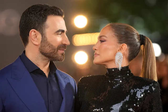 Showbiz xuất hiện thêm cặp đôi mới: Lộ chuyện hẹn hò vì 1 bữa tiệc, đàng gái khen đàng trai là người hôn giỏi nhất- Ảnh 2.