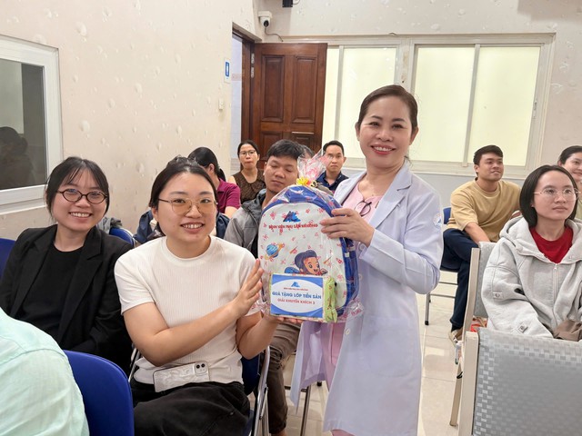 Bệnh viện Phụ sản MêKông hướng dẫn cha mẹ chăm sóc trẻ sơ sinh đúng cách - Ảnh 2.