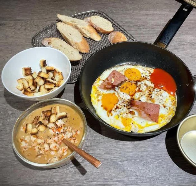 Mâm cơm nhà của Trấn Thành - Hari Won - Ảnh 6.