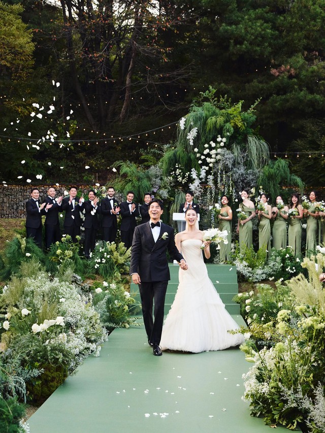 Đám cưới đẹp như mơ của cặp đôi nổi tiếng showbiz, đây mới đúng là "môn đăng hộ đối"- Ảnh 3.