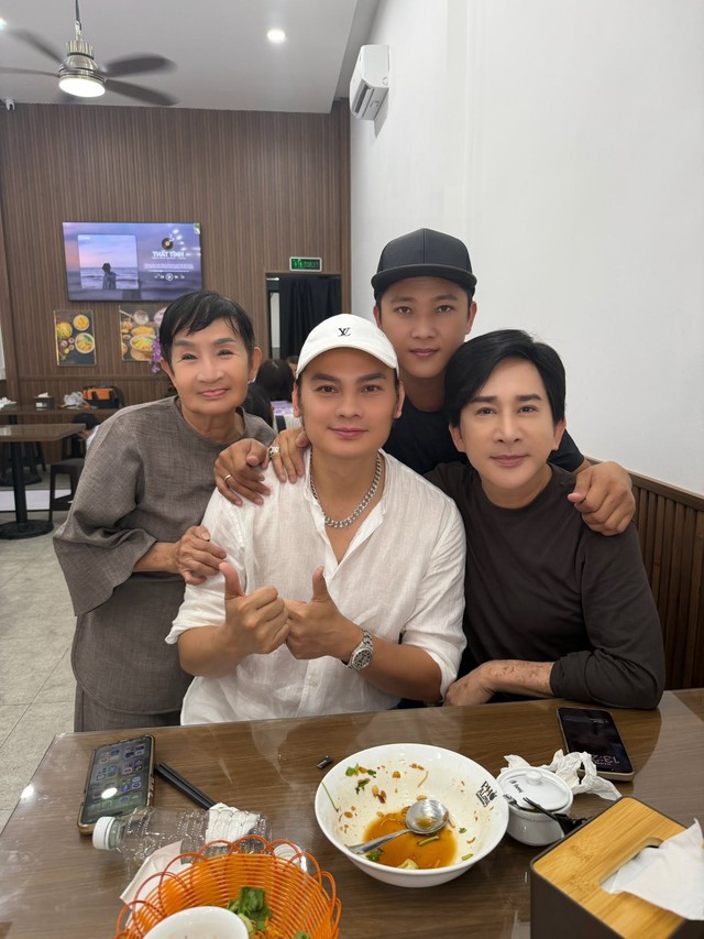 Nghệ sĩ 3 đời vợ từng sở hữu 1.000 c&acirc;y v&agrave;ng, nay đi b&aacute;n phở b&igrave;nh d&acirc;n ở Quận 10- Ảnh 3.