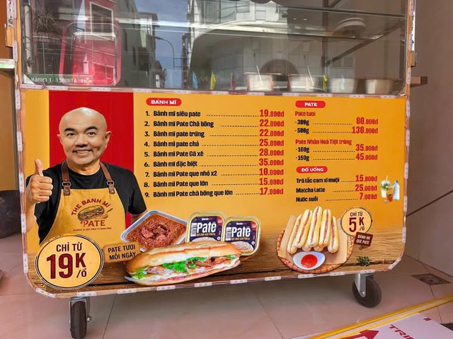 Nam nghệ sĩ đ&igrave;nh đ&aacute;m U50 đi b&aacute;n b&aacute;nh m&igrave; ở đường Đặng Văn Ngữ, TP.HCM- Ảnh 5.