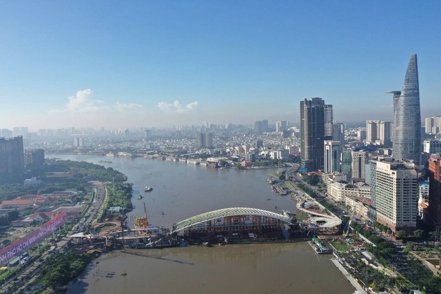 Cầu đi bộ gần 1.000 tỷ đồng qua sông Sài Gòn hợp long, mang dáng hình lá dừa nước - Ảnh 2.