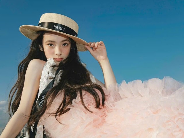 Mới 13 tuổi, nữ ca sĩ lai hai dòng máu đã thành "cú sốc visual mới" - Ảnh 6.