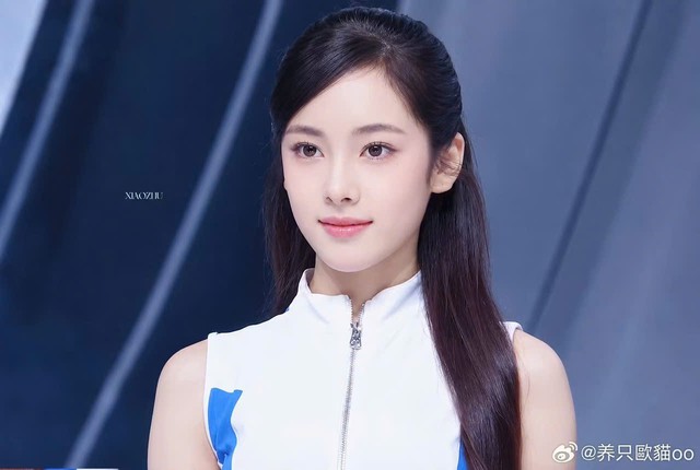 Mới 13 tuổi, nữ ca sĩ lai hai dòng máu đã thành "cú sốc visual mới" - Ảnh 13.