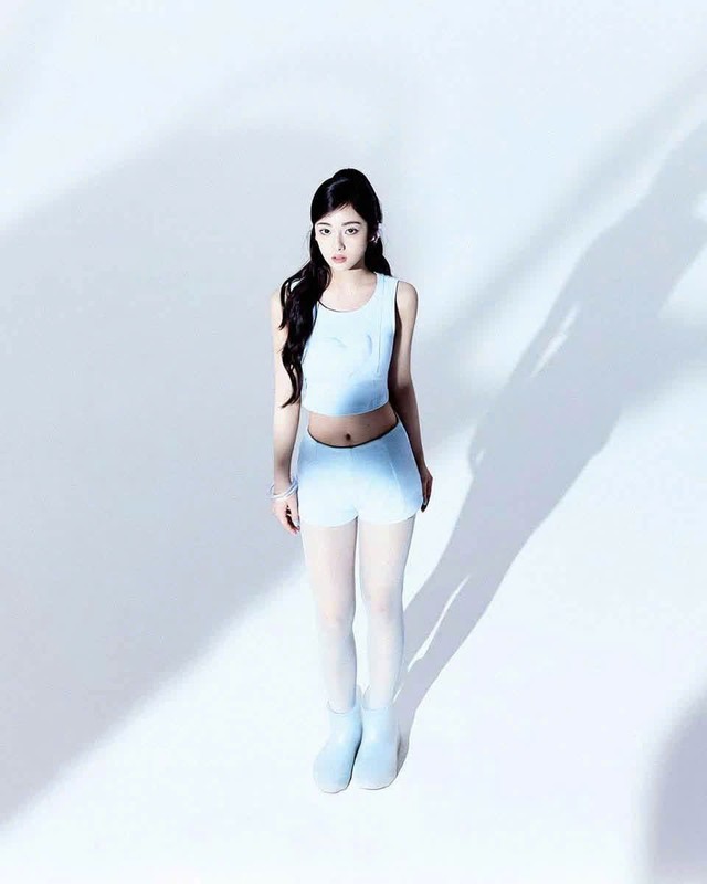 Mới 13 tuổi, nữ ca sĩ lai hai dòng máu đã thành "cú sốc visual mới" - Ảnh 2.