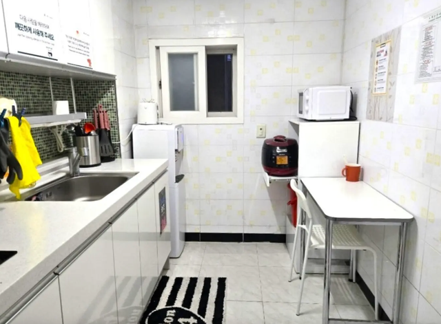 Bên trong căn trọ rộng 6,5 m2 giá 9,3 triệu/tháng của một nữ sinh - Ảnh 4.