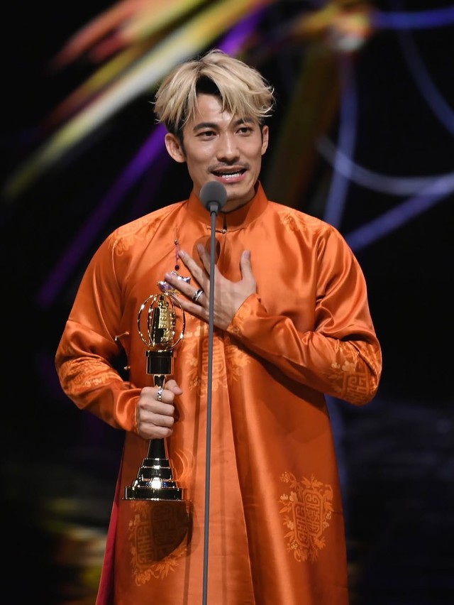 Ch&agrave;ng bồi b&agrave;n đến giọng n&oacute;i cũng bị ch&ecirc; giờ l&agrave; Thị đế đầu ti&ecirc;n của Việt Nam, được khen kh&ocirc;ng thua Lương Triều Vỹ - Ảnh 4.