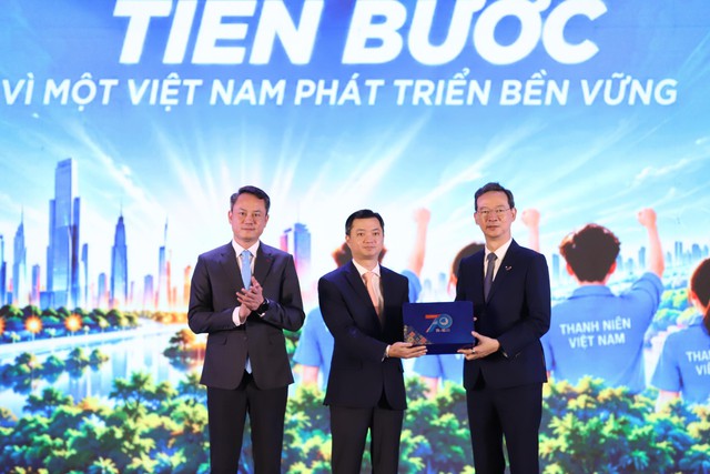 Tiếp năng lượng c&ugrave;ng thanh ni&ecirc;n Việt Nam tiến bước - Ảnh 3.