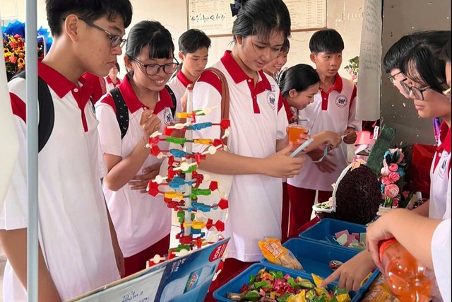 Thông tư 85: Thành phố Hồ Chí Minh làm rõ cách triển khai, bảo đảm quyền lợi học sinh - Ảnh 2.