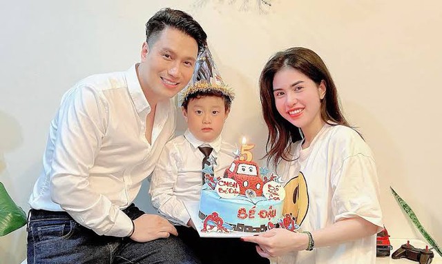 Con trai NSƯT Việt Anh nay đã điển trai chuẩn "tổng tài nhí", không chịu tâm sự khiến mẹ băn khoăn- Ảnh 6.
