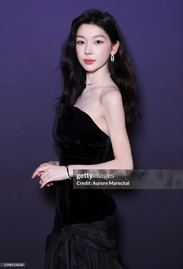Hot Douyin gầy như bộ xương khô trên thảm đỏ- Ảnh 11.