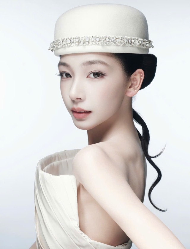 Hot Douyin gầy như bộ xương khô trên thảm đỏ- Ảnh 4.