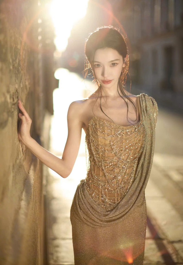 Hot Douyin gầy như bộ xương khô trên thảm đỏ- Ảnh 9.