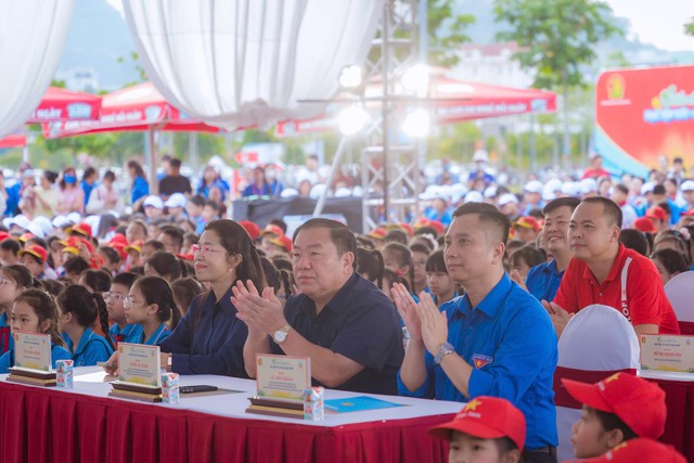 Đồng h&agrave;nh c&ugrave;ng thiếu nhi Sơn La, tiếp sức những ước mơ v&ugrave;ng cao - Ảnh 1.