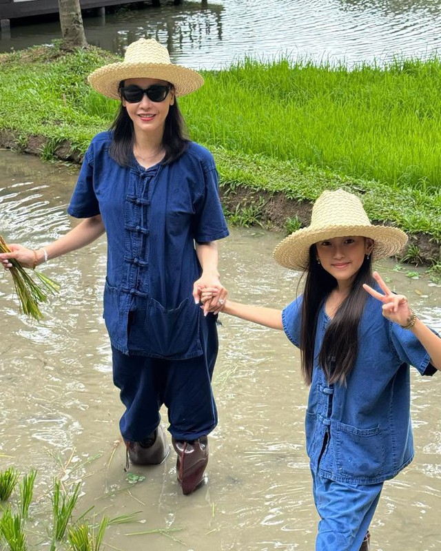 Ái nữ Hoa hậu Hà Kiều Anh học nghi lễ giao tiếp từ nhỏ: Một kỹ năng tưởng chỉ dành cho con nhà giàu nhưng trẻ nào cũng cần - Ảnh 4.