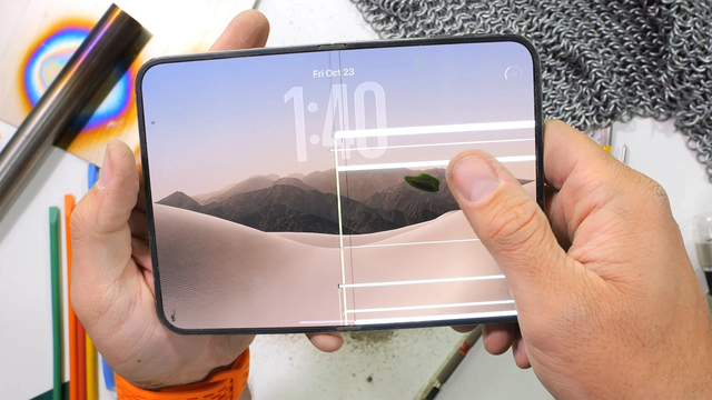 Mua iPhone Duo giá từ 64,99 triệu đồng, lỡ nứt màn hình thì sửa hết bao nhiêu tiền? - Ảnh 1.
