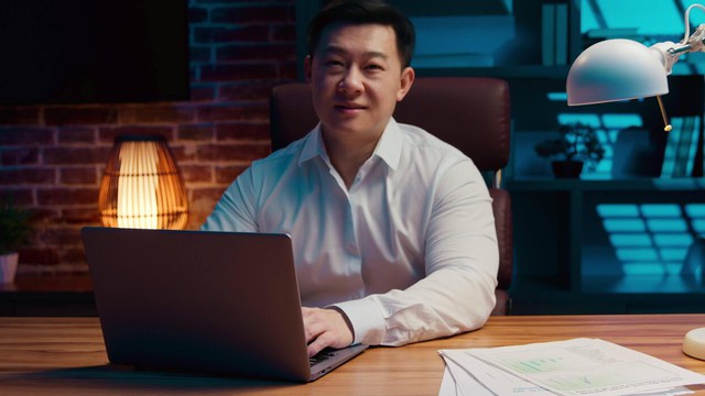 Nỗi khổ của một nhân viên văn phòng 40 tuổi có tài sản 174 tỷ đồng- Ảnh 1.