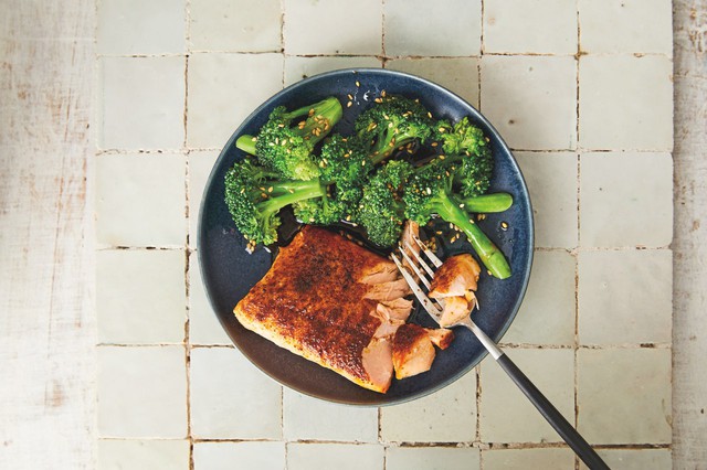 Ngo&agrave;i rụng t&oacute;c, m&oacute;ng gi&ograve;n, đ&acirc;y l&agrave; 3 dấu hiệu cảnh b&aacute;o cơ thể c&oacute; thể đang thiếu protein - Ảnh 5.