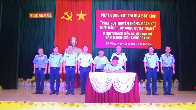 Trung đo&agrave;n 224 s&ocirc;i nổi li&ecirc;n hoan văn nghệ, tiếp th&ecirc;m kh&iacute; thế trước ng&agrave;y hội bắn - Ảnh 2.