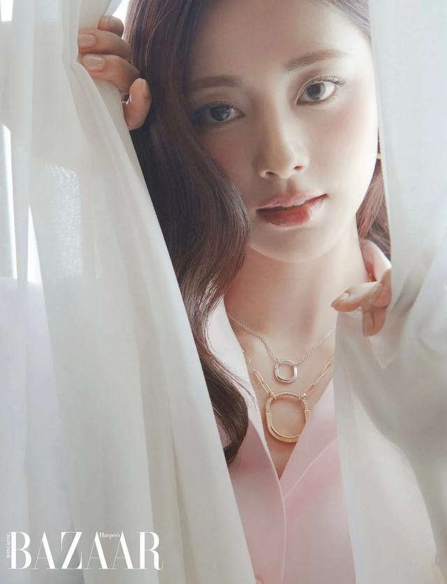 "Gương mặt đẹp nhất thế giới" vướng tin hẹn h&ograve;, mẹ phải trực tiếp đứng ra giải v&acirc;y - Ảnh 9.