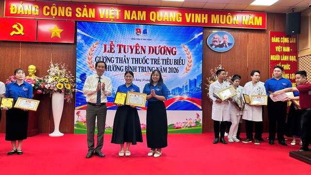 Tuổi trẻ ng&agrave;nh y: L&agrave;m chủ c&ocirc;ng nghệ, giữ trọn y đức, hết l&ograve;ng v&igrave; người bệnh - Ảnh 2.