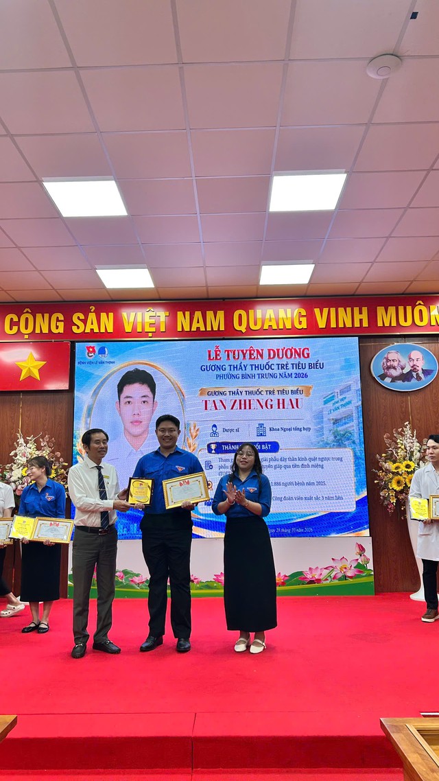 Tuổi trẻ ng&agrave;nh y: L&agrave;m chủ c&ocirc;ng nghệ, giữ trọn y đức, hết l&ograve;ng v&igrave; người bệnh - Ảnh 3.