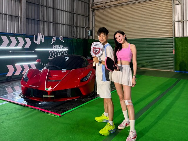 Sao nam đẹp trai nhất Bố Ơi Mình Đi Đâu Thế bao trọn sân pickleball làm tiệc sinh nhật, khoe siêu xe Ferrari 150 tỷ gây "lác mắt" - Ảnh 4.