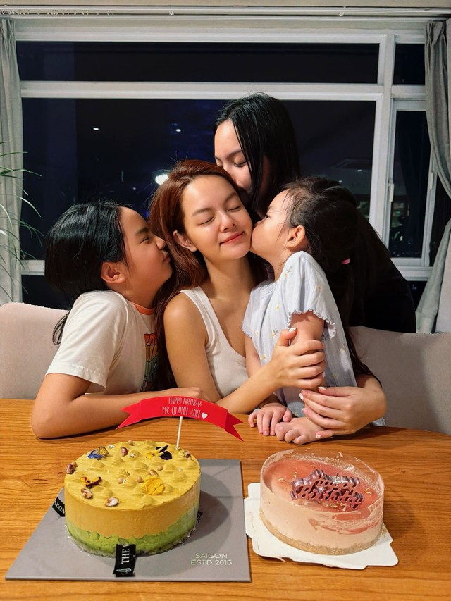 Con gái Phạm Quỳnh Anh xinh xắn giống mẹ như hai giọt nước, học tiếng Trung với bố mỗi tối- Ảnh 6.