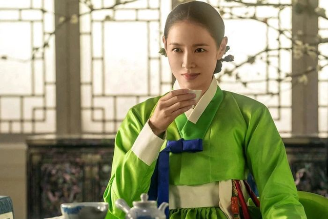 Son Ye Jin đ&aacute;nh mất h&igrave;nh tượng "ngọc nữ", ch&igrave;m s&acirc;u trong cơn b&atilde;o chỉ tr&iacute;ch - Ảnh 3.