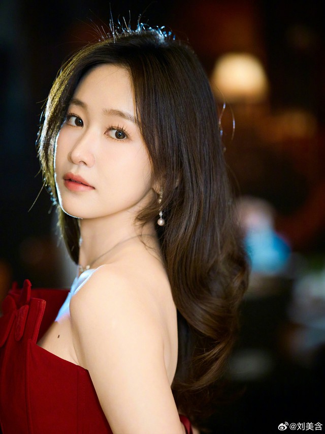 Mỹ nh&acirc;n đẹp nhất Lan Hương Như Cố giỏi d&atilde; man: Thanh nhạc, diễn xuất, vũ đạo, đ&aacute;nh đ&agrave;n, c&ograve;n n&oacute;i được 4 ngoại ngữ- Ảnh 5.