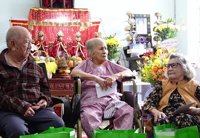 Nữ NSND quyền lực miền Nam 89 tuổi thăm đ&agrave;n chị 99 tuổi, n&oacute;i thẳng điều n&agrave;y - Ảnh 1.