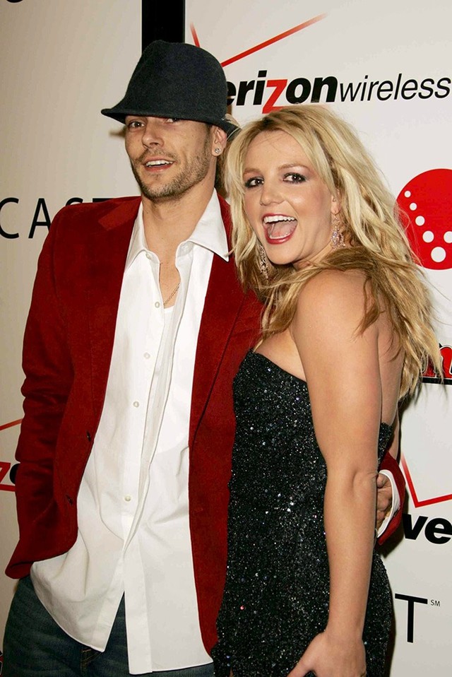 Chồng cũ Britney Spears nợ h&agrave;ng tỷ, bị kiện khi kh&ocirc;ng c&ograve;n nhận được "trợ cấp nu&ocirc;i con"- Ảnh 4.