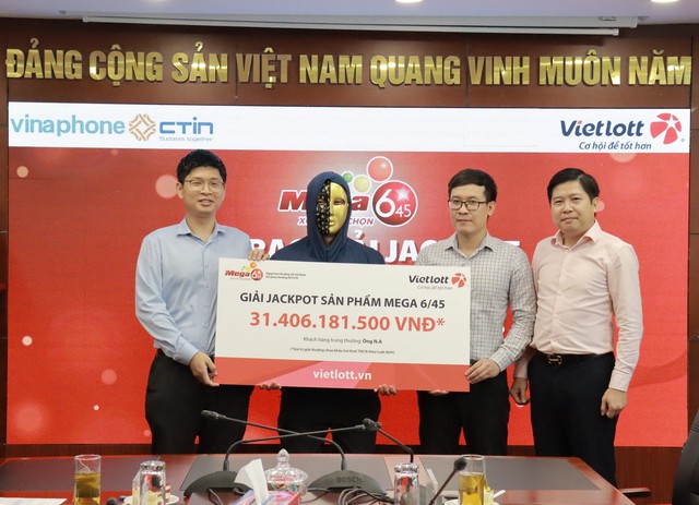 Tr&uacute;ng Vietlott 200 tỷ đồng mang đi gửi tiết kiệm: Mỗi th&aacute;ng l&atilde;i bao nhi&ecirc;u?- Ảnh 1.