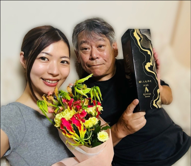 Showbiz th&ecirc;m cặp chồng gi&agrave; vợ trẻ: T&agrave;i tử 62 tuổi kết h&ocirc;n với trợ l&yacute; đạo diễn chỉ mới 29!- Ảnh 2.