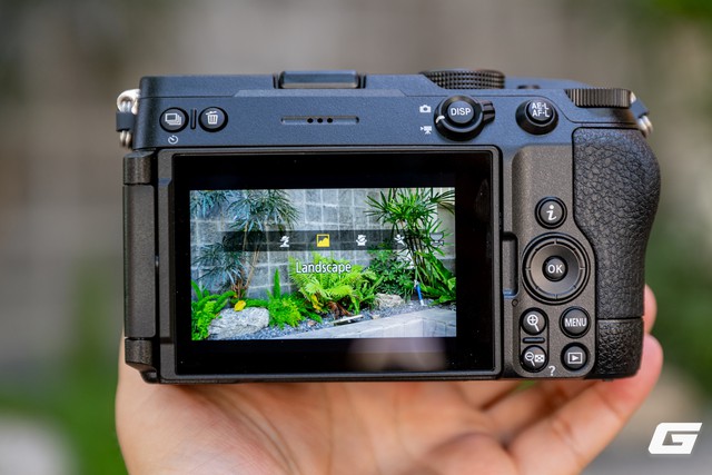 Cận cảnh Nikon Z5IIC: Khi chữ C bị gọi vui l&agrave; &ldquo;Cắt&rdquo;, liệu đ&acirc;y c&oacute; phải một chiếc full-frame đ&aacute;ng mua? - Ảnh 12.