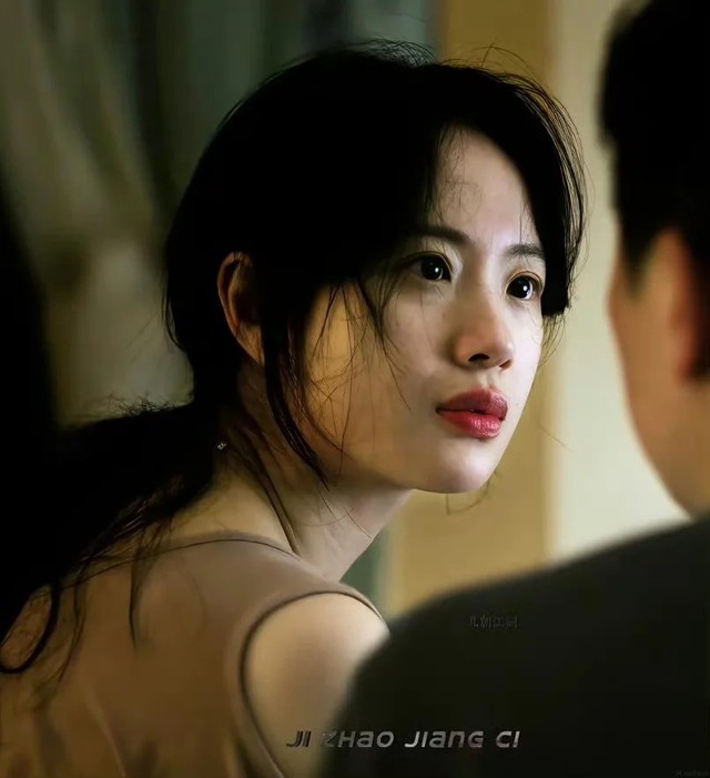 Tin mật showbiz: Mỹ nhân hot nhất năm 2026 vừa bí mật sinh con đầu lòng, cha đứa trẻ là đạo diễn SN 1991?- Ảnh 4.