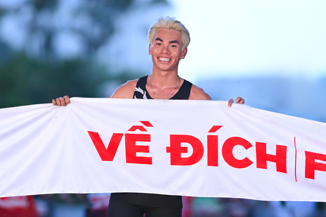 Hai động vi&ecirc;n Việt Nam c&ugrave;ng c&aacute;n đ&iacute;ch đầu ti&ecirc;n cự ly marathon tại Giải Marathon Quốc tế H&agrave; Nội Techcombank M&ugrave;a thứ 5 - Ảnh 2.