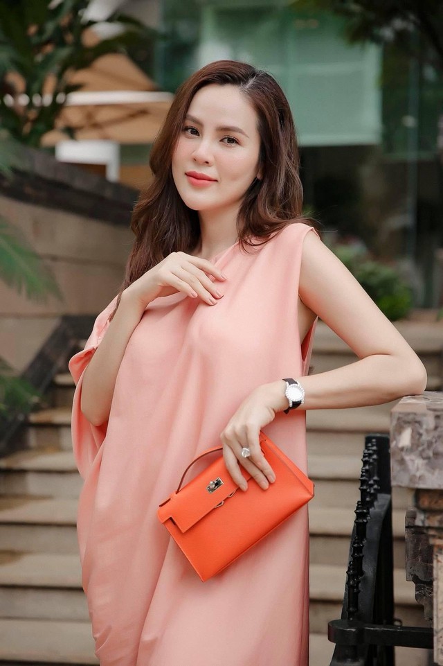 Hoa hậu Việt ly h&ocirc;n chồng đại gia hơn 20 tuổi, đi bước nữa với NSƯT ai cũng biết mặt - Ảnh 1.