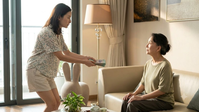 Bố mẹ chồng c&oacute; lương hưu cao hơn thu nhập của t&ocirc;i, chồng vẫn bắt mỗi th&aacute;ng gửi 5 triệu: T&ocirc;i đ&agrave;nh d&uacute;i tiền rồi bỏ đi thật nhanh - Ảnh 1.