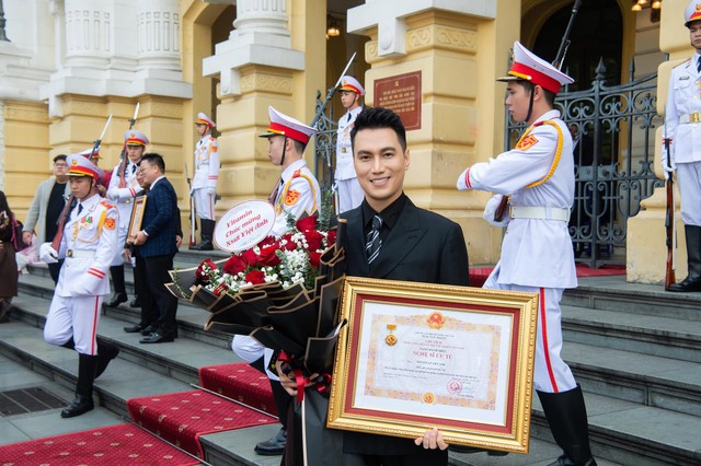 Nam thần VFC b&aacute;n ch&acirc;n g&agrave; ở H&agrave; Nội- Ảnh 2.