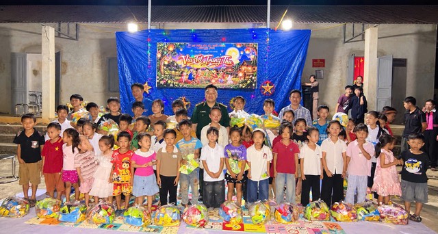 &ldquo;Cột mốc bi&ecirc;n cương - m&aacute;i trường li&ecirc;n cấp&rdquo; &ndash; nơi bồi dưỡng, gi&aacute;o dục &ldquo;thế trận l&ograve;ng l&ograve;ng d&acirc;n&rdquo; vững chắc cho thế hệ trẻ v&ugrave;ng cao bi&ecirc;n giới - Ảnh 5.