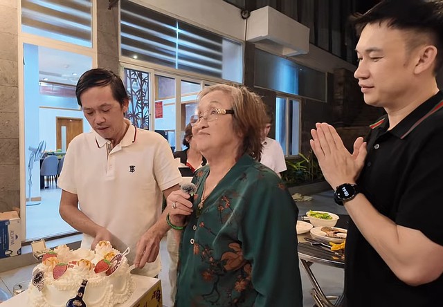 T&igrave;nh h&igrave;nh mẹ ruột Ho&agrave;i Linh sau khi cả nh&agrave; cuống cuồng gọi b&aacute;c sĩ: "Đ&ograve;i ăn hamburger"- Ảnh 2.