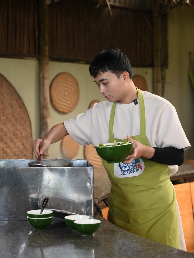 Bố Ơi tập 6: C&aacute;c bố lăn lộn cuốc đất, bắt c&aacute;, Huy R h&aacute;t live ngay tr&ecirc;n thuyền th&uacute;ng để "kiếm cơm" cho c&aacute;c con- Ảnh 5.