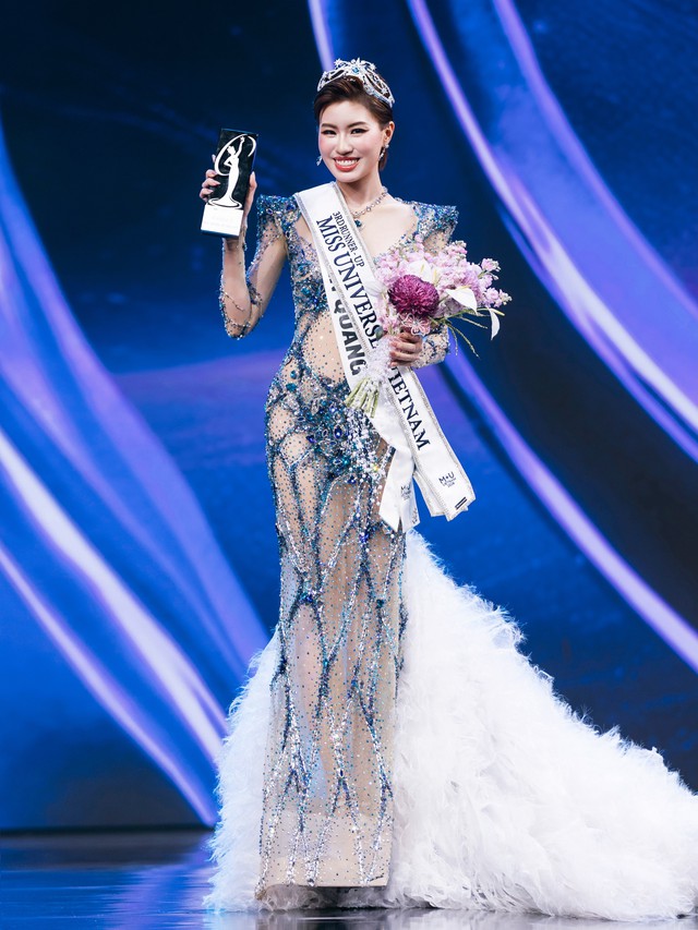 Thu nhập của &Aacute; hậu Miss Universe đ&oacute;ng phim trăm tỷ, c&oacute; b&agrave;i h&aacute;t nổi tiếng to&agrave;n cầu - Ảnh 1.